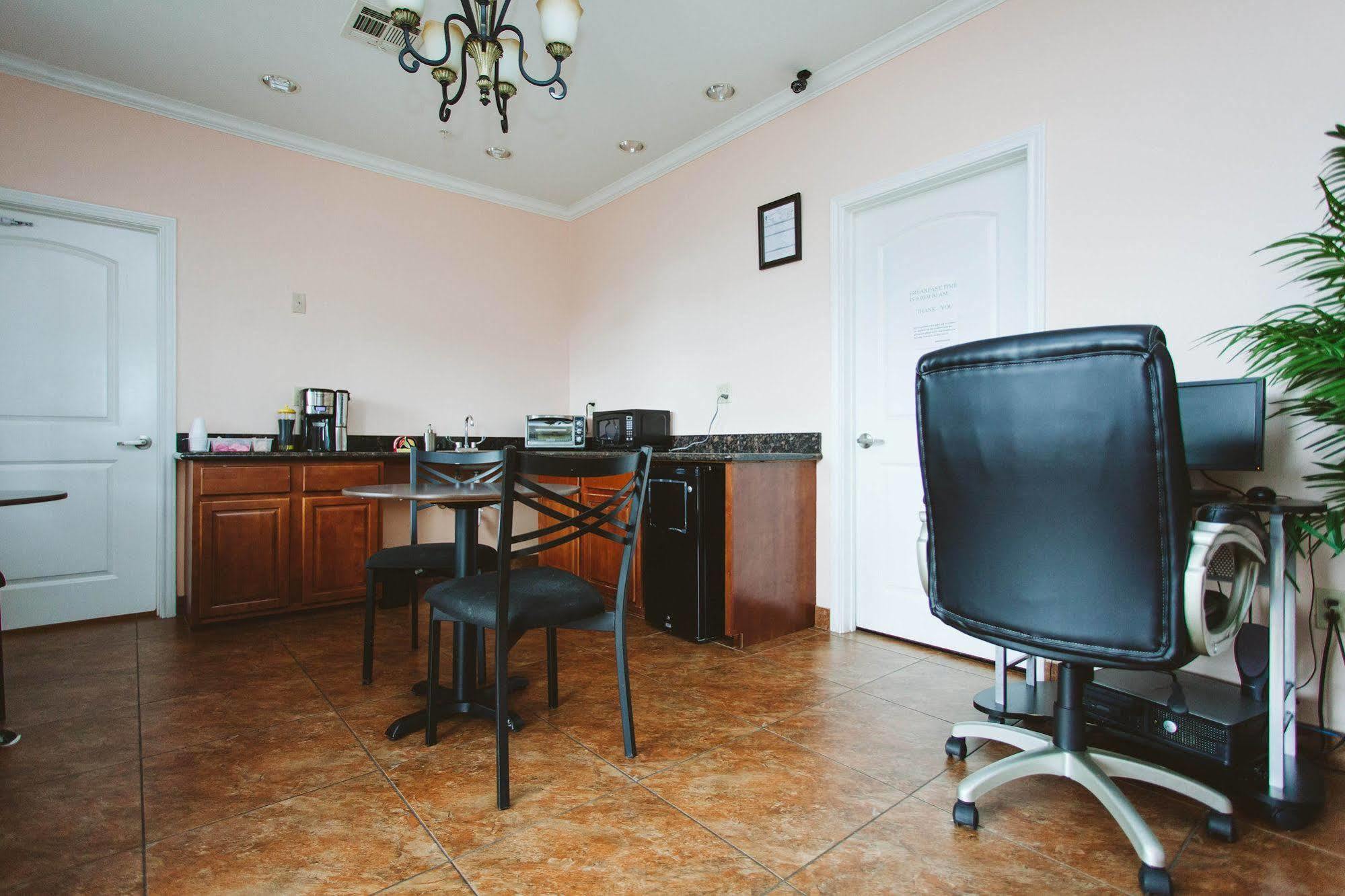 Motel Palace - I-10 Baytown