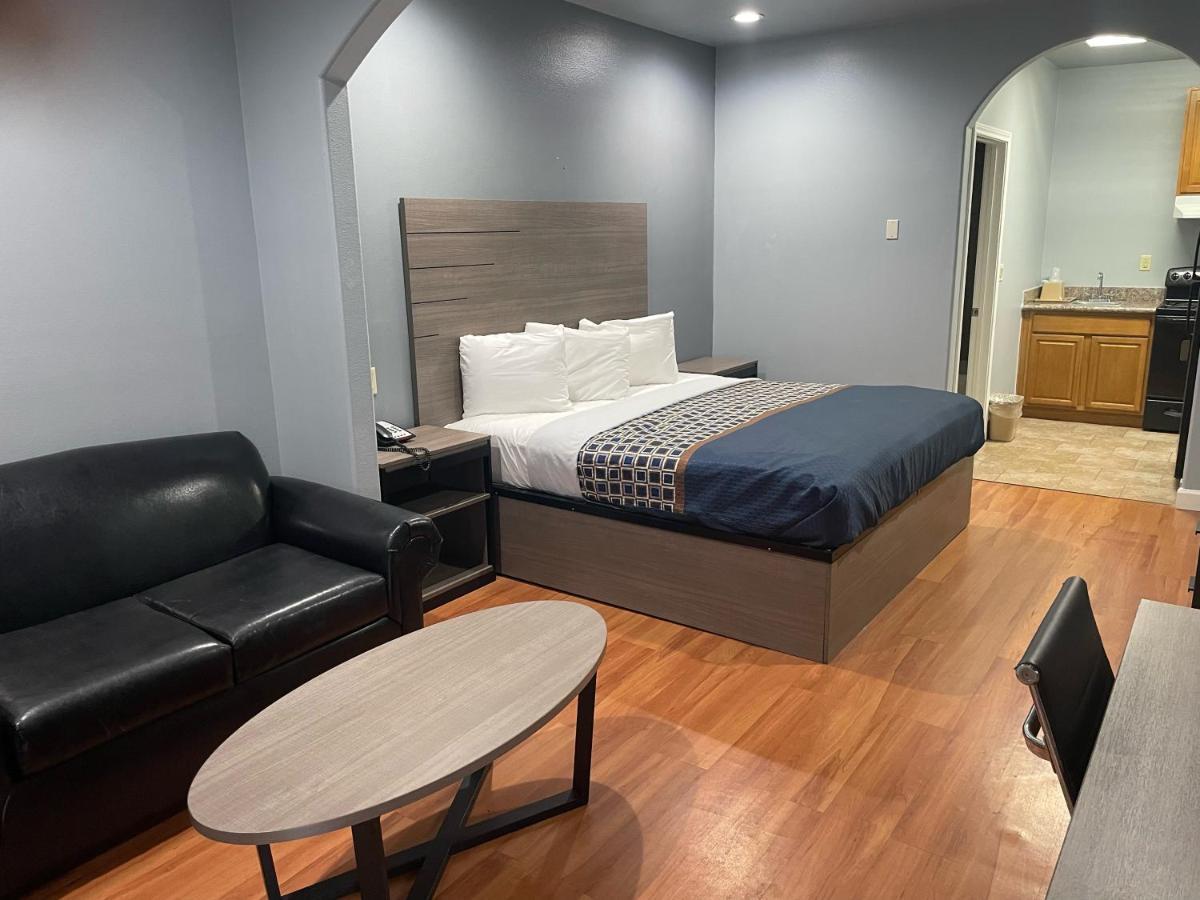 Palace - I-10 Motel 2*